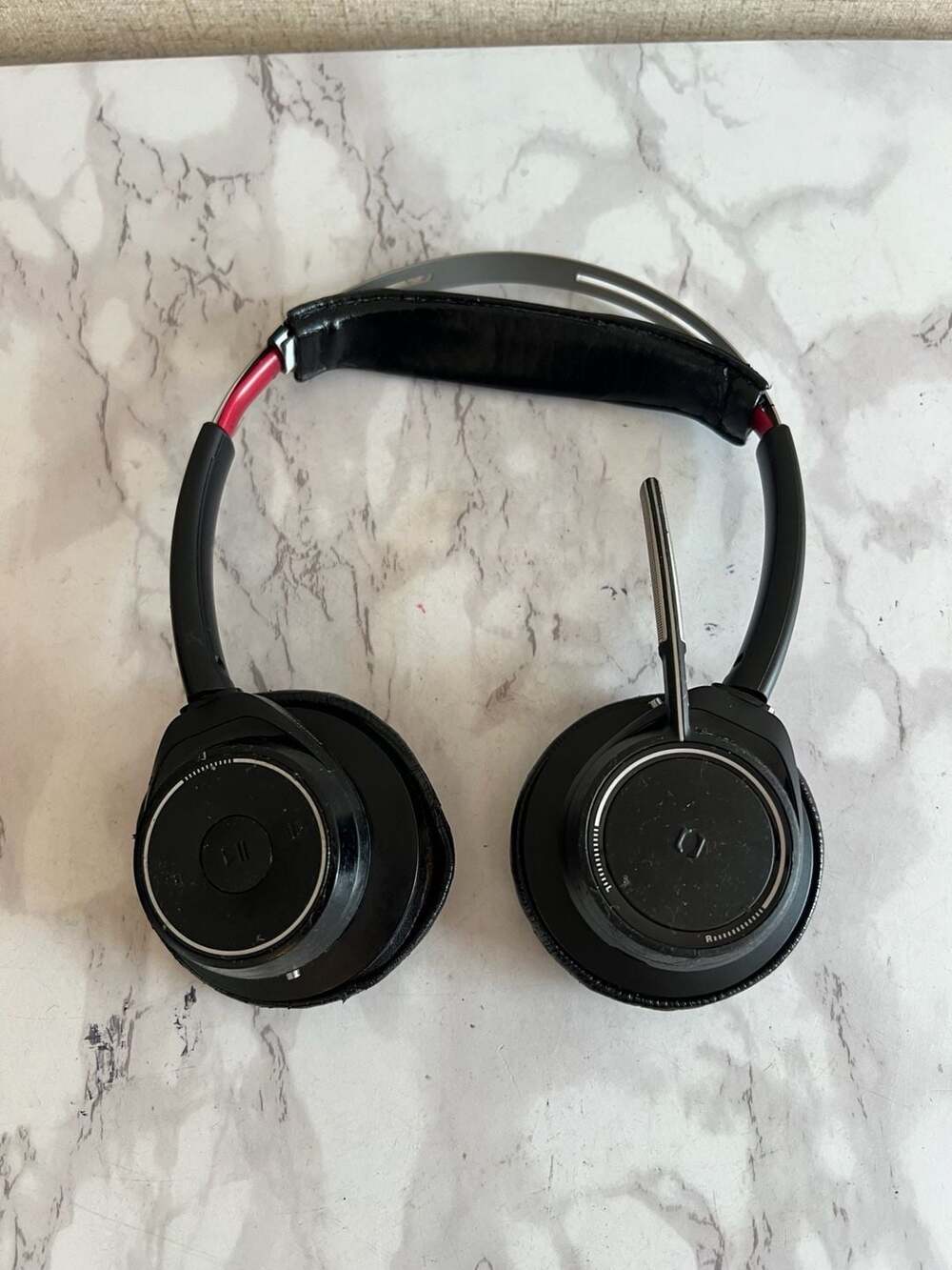 Plantronics Voyager Focus UC B825 Wireless Stereo Headset